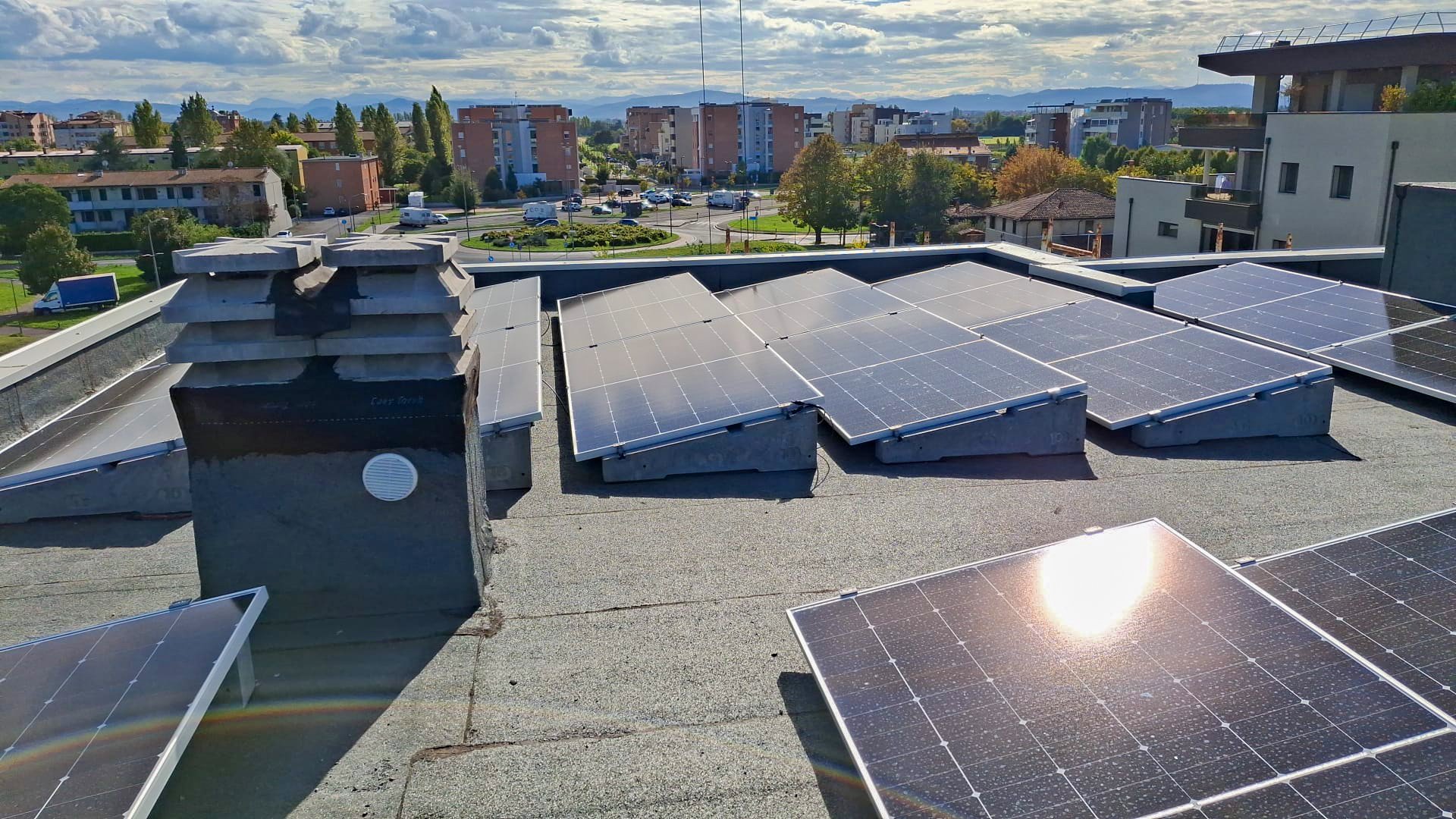 roof photovoltaics plus energy building italy