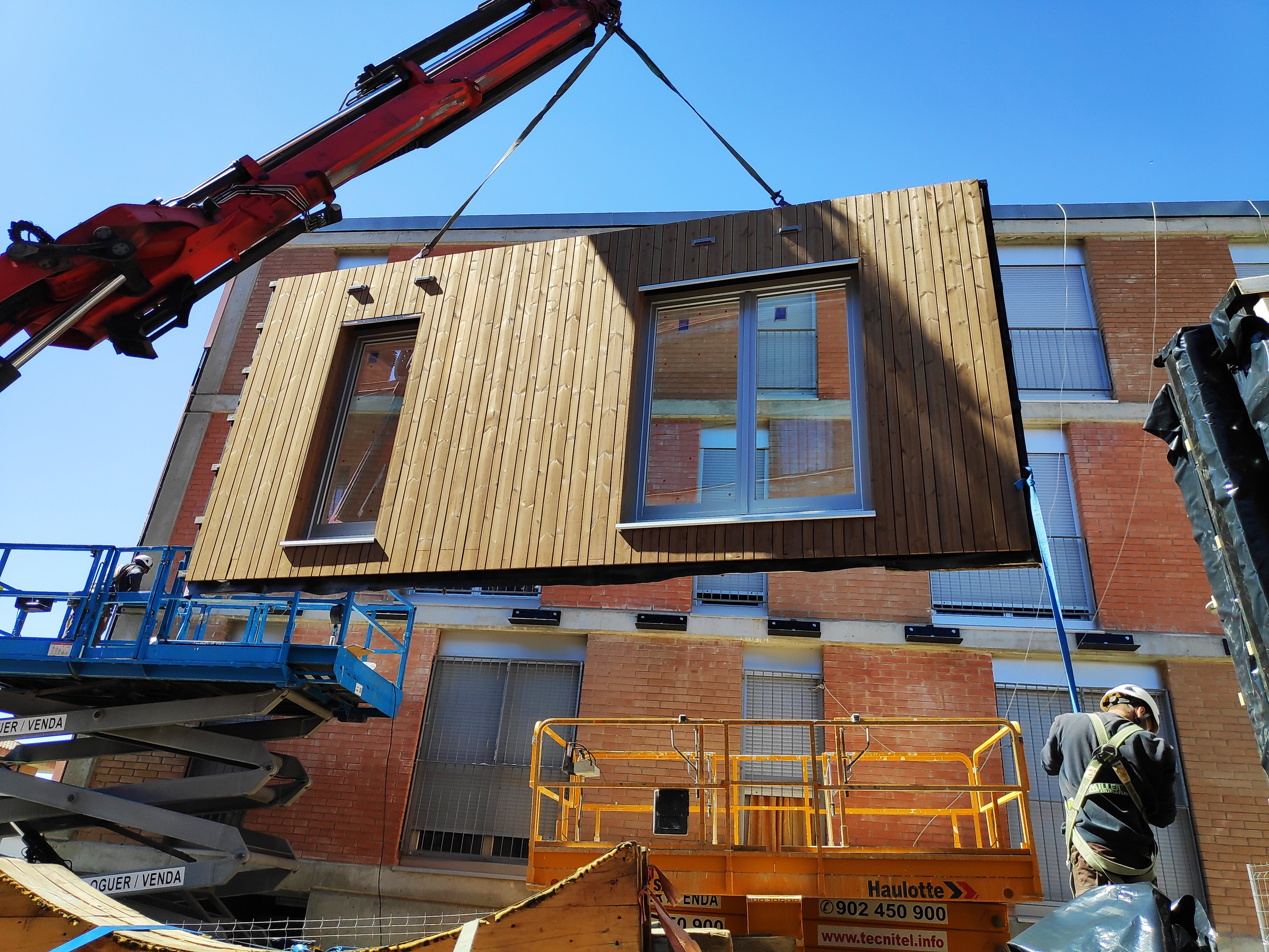 worker installing facade prefabricated