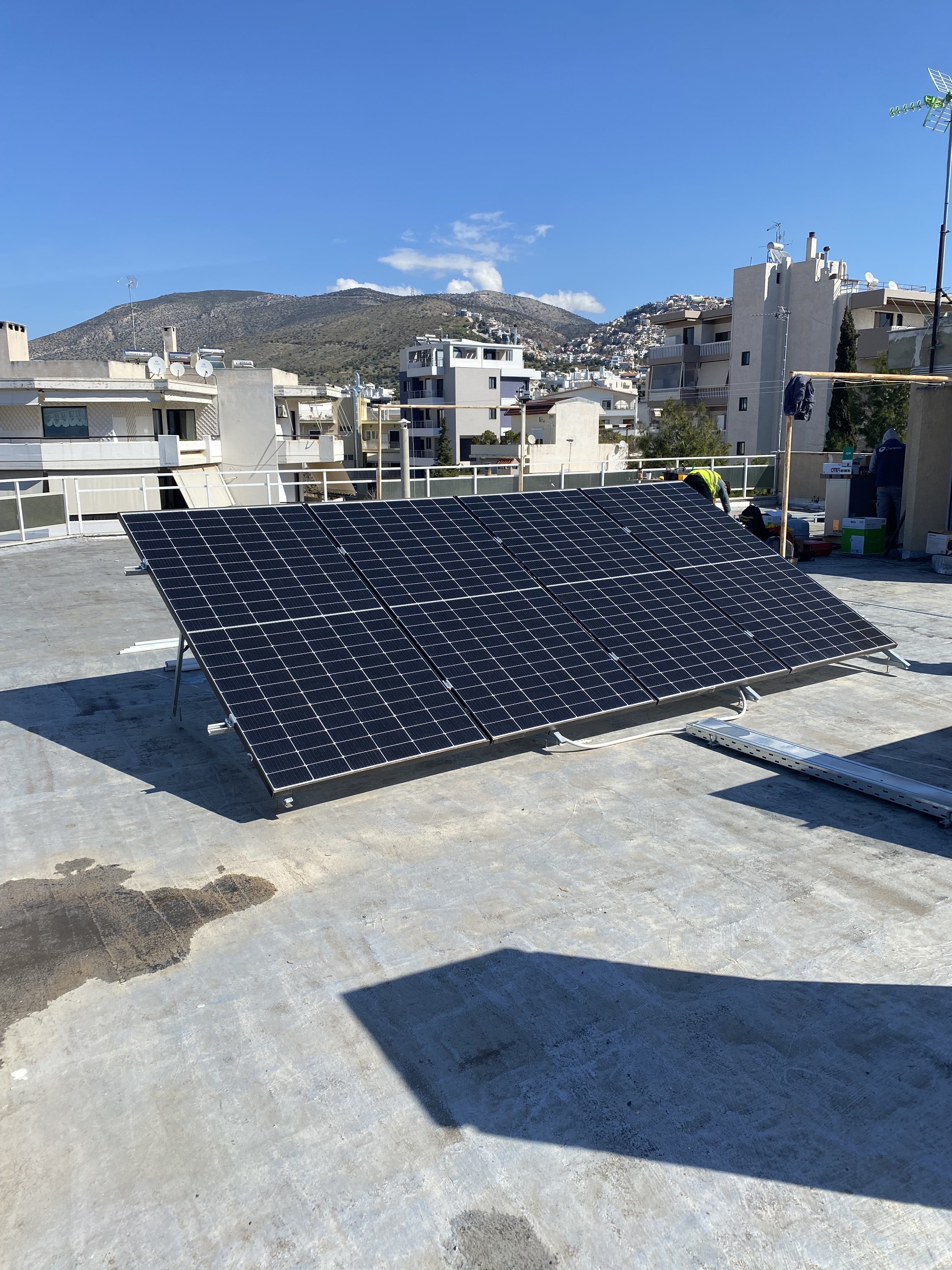 PV roof building energy efficiency