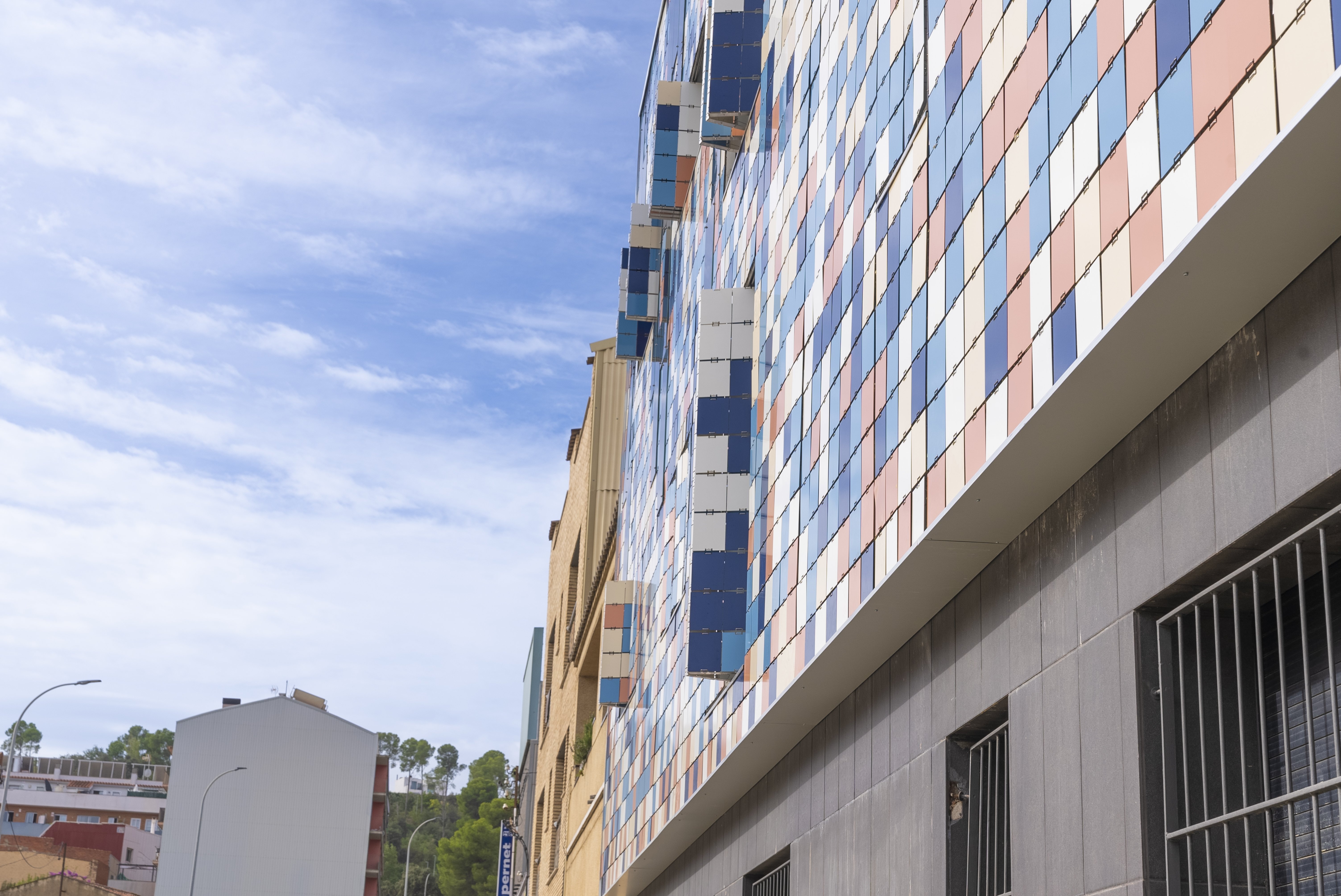 detail-renovated-facade-integrated-cladding