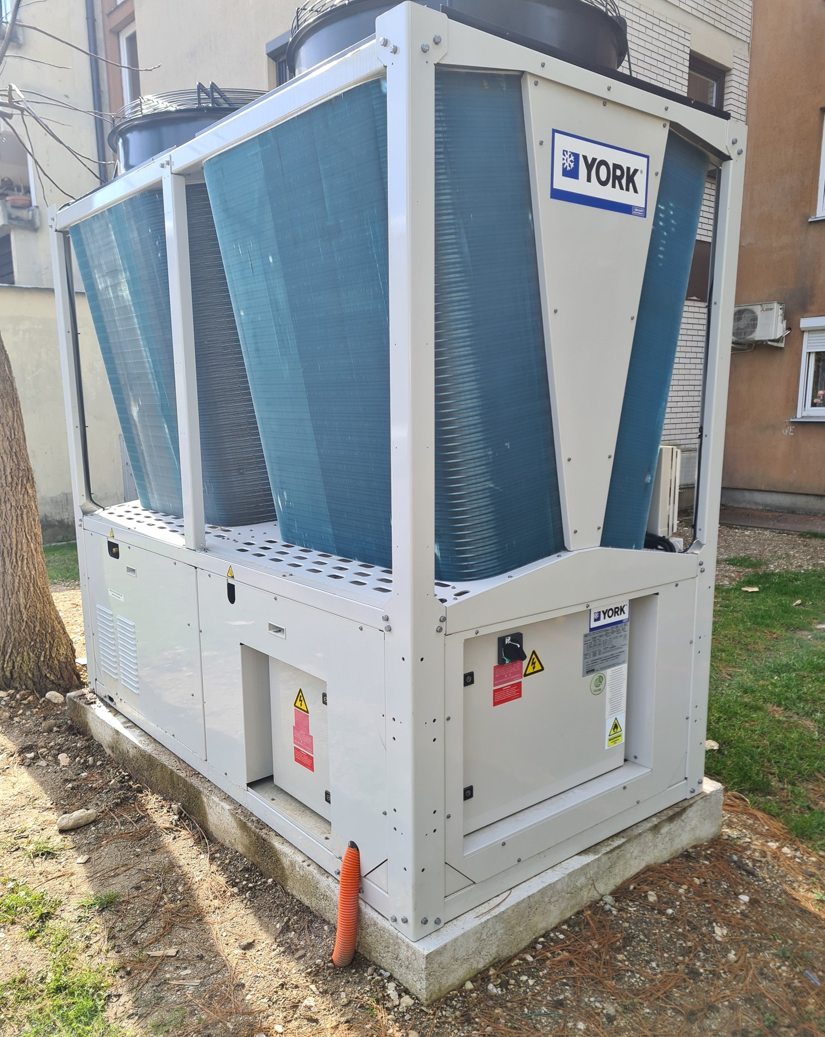 heat-pump-slovenian-building.jpg