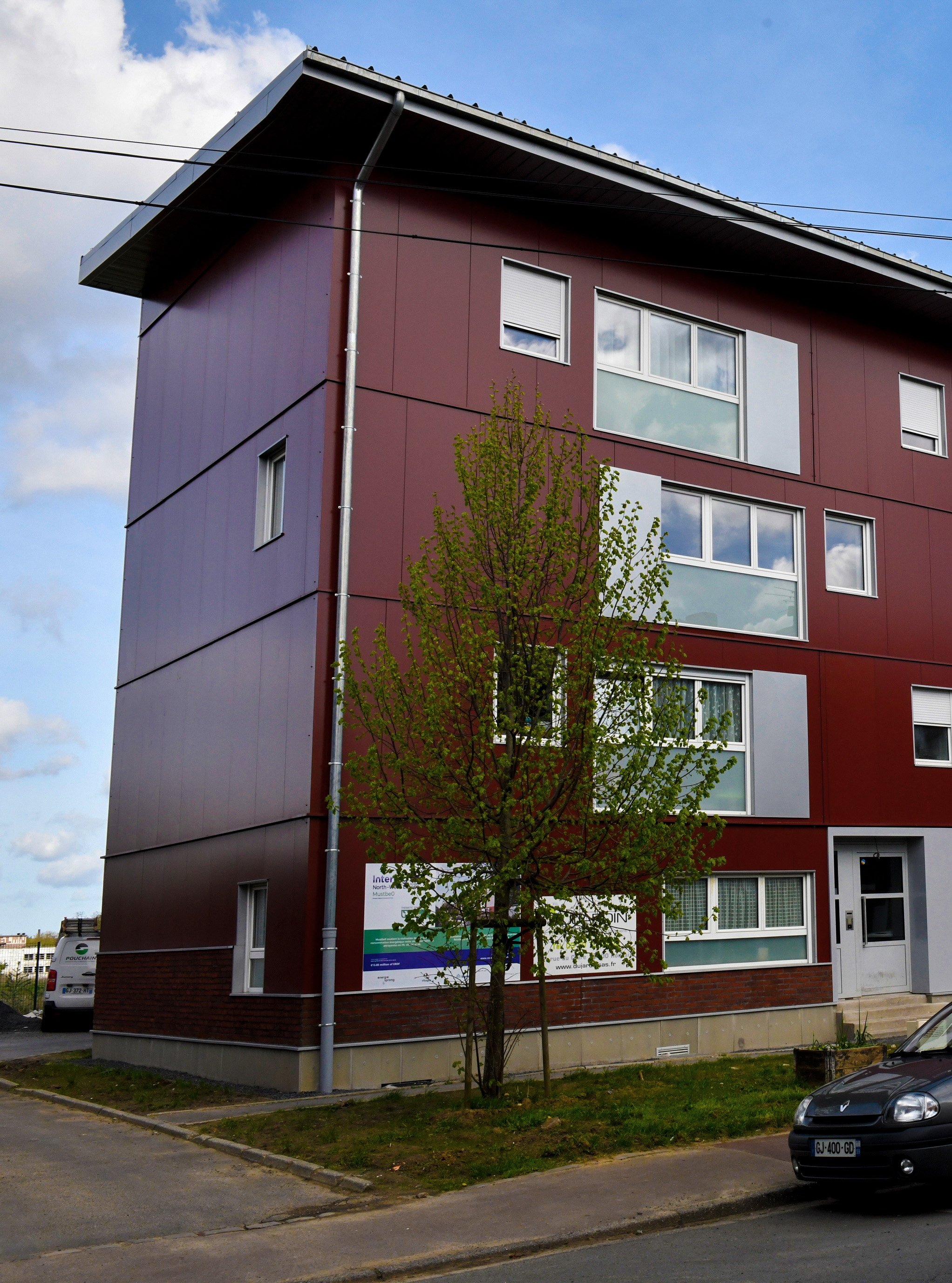 windows-wall-building-france